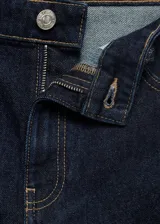 Short de jean de tiro alto color azul oscuro.