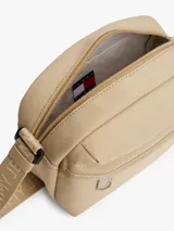 Riñonera Tommy Jeans color beige con logo de la marca en el frente.