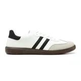 Championes blancos con detalles en gris y negro, con tres tiras negras en el lateral.