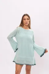 Vestido corto tejido con diferentes puntos, color celeste, mangas oxford y forro interior desmontable.