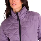 Campera negra acolchada con cierre frontal, cuello alto con interior amarillo y bolsillos laterales con cierre. Logo de la marca en la manga izquierda. Resistente al agua y al viento.