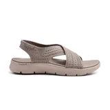 Sandalias Skechers Go Walk Flex color beige, con capellada tejida con tiras cruzadas y tira trasera ajustable.