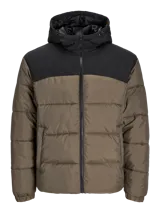 Campera puffer marrón con capucha y ajuste de cordón. Cierre con cremallera y puños ribeteados.