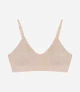 Soutien top color piel, confeccionado en poliamida con acabado seamless, breteles ajustables y superficie texturizada.