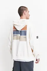 Canguro de felpa color crema, con capucha ajustable, puños y logo estampado en el pecho.
