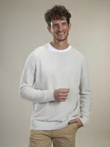 Sweater de punto color azul marino con cuello redondo y mangas largas.