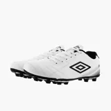 Championes de fútbol Umbro Classico X HGR, color blanco con logo Umbro en negro.