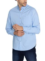 Camisa casual de hombre RKF Galiton, color amarillo claro, de manga larga ajustable con botones de madera. Confeccionada en popelina 100% algodón orgánico, con bolsillo de pecho con logo bordado y protección UV 20+.