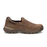 Zapato Caterpillar tipo slip-on de cuero color marrón, con forro de malla de nylon, plantilla acolchada, suela de goma y tecnología CLEANSPORT NXT.