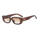 Gafas de sol unisex con montura rectangular color marrón y lentes degradadas marrones. Fabricadas con plástico reciclado y filtro UV 400.