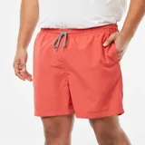 Short de baño liso color coral, con cintura elástica y cordón ajustable.