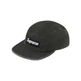 Gorro tipo camp cap Supreme, color negro, con logo bordado en el frente.