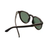 Lentes de sol redondos con marco de madera color marrón oscuro y lentes verdes.