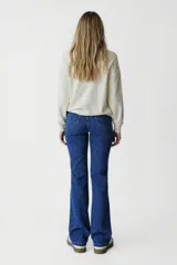 Pantalón de tiro alto, corte ancho y estampado animal print en tonos azules.