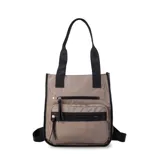 Mochila cartera color verde militar con detalles en negro. Tiene dos bolsillos frontales con cierre y correas ajustables para usar como mochila o al hombro.