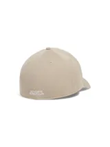 Gorro Under Armour color verde militar con logo bordado en negro.