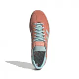 Championes Adidas Handball Spezial de hombre, color salmón con detalles en celeste.