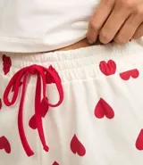 Conjunto de pijama short doll de algodón con estampado de High School Musical. Incluye una remera de manga corta con cuello redondo y un short con cintura elástica.