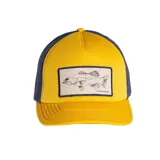 Gorro de camionero amarillo con paneles traseros de malla azul marino y parche rectangular con el logo de Captain Fin y un dibujo de un pez.