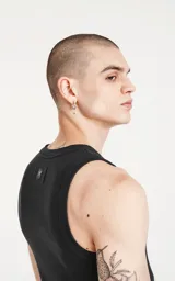 Musculosa básica negra de tela Morley con corte slim-fit.