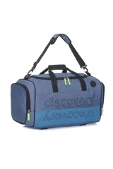 Bolso deportivo tipo duffel bag, color azul jaspeado con una franja inferior azul más oscura. Presenta el logo "discovery" estampado en dos líneas, una normal y otra invertida. Cuenta con asas de mano y correa ajustable para hombro.