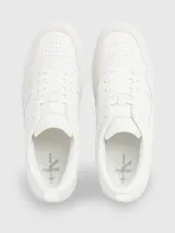 Zapatillas urbanas Calvin Klein Jeans, color blanco con logo plateado en el lateral.