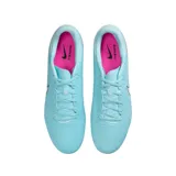 Championes de fútbol Nike Tiempo Legend 10 Academy, color rosa degradado a blanco, con swoosh negro texturizado. Presentan tacos moldeados en la suela y una lengüeta de ajuste con logo Nike.