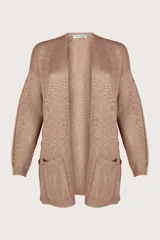 Cardigan largo de tejido ligero, color marrón, con diseño abierto y holgado, que incluye amplios bolsillos frontales.