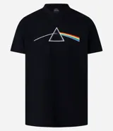 Remera negra de algodón con corte confort fit, cuello redondo y manga corta. Estampa frontal con el logo del álbum The Dark Side of the Moon de Pink Floyd.