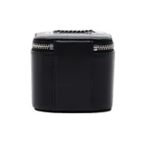 Mini bolso Vanity Marc Jacobs negro con forma cúbica, cierre de cremallera bidireccional, logo frontal en relieve y correa de cadena plateada.