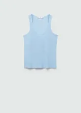 Musculosa negra de tirantes finos y escote redondo.