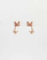 Aros colgantes cortos dorados con forma de mariposa con strass y cierre tope a presión.