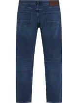 Pantalón de jean azul oscuro, de corte recto, con diseño clásico de cinco bolsillos, cierre de botón con cremallera y logo de la marca en la parte trasera.
