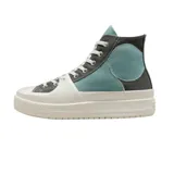 Zapatillas altas de caña tipo Chuck Taylor, en combinación de colores gris y menta, con suela gruesa.
