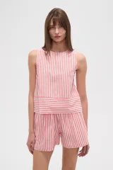 Musculosa de lino a rayas verticales en tonos beige y blanco, de corte recto con cuello a la base.