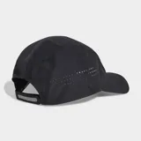 Gorro Adidas Adizero negro con logo Adidas y detalles reflectantes.