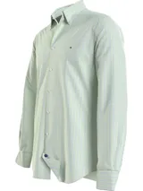 Camisa de hombre Tommy Hilfiger de corte regular, con estampado de cuadros en tonos verde claro, verde oscuro y azul. Tiene cuello abotonado, mangas largas con puños abotonados y logo bordado en el pecho.