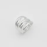Anillo ancho de plata 925 con diseño de bandas cruzadas.