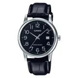Reloj Casio con caja plateada y esfera negra con números arábigos. Correa de cuero negro con textura.