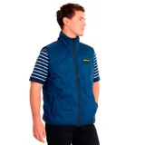 Chaleco acolchado negro con cierre frontal, cuello alto y bolsillos laterales. Parche con logo de Caterpillar en el pecho. Resistente al agua y con aislamiento reciclado.