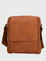 Bandolera de cuero color marrón con correa ajustable y logo de la marca grabado en el frente.
