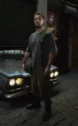 Remera negra con efecto gastado y estampado de los personajes de la película Bastardos Sin Gloria.