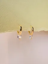Aros tipo argolla de plata 925 bañados en oro 18K con circonia grande colgante.