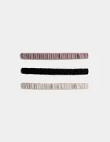 Set de tres vinchas elásticas deportivas, una color lila, una color negro y una color beige.