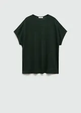 Camiseta verde oscuro de lino, con cuello redondo y mangas cortas.