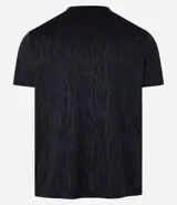 Remera deportiva gris con cuello redondo, mangas cortas, estampa heat print y detalle en los hombros. Confeccionada en tejido de malla con tecnología Dry.