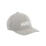 Gorro tipo béisbol de color gris claro, con visera curva y ajuste regulable en la parte trasera. Presenta el logo "HURLEY" estampado en el frente con efecto iridiscente o tornasolado.