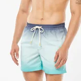 Short de baño azul con efecto degradado y cordón ajustable en la cintura.
