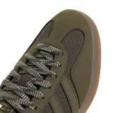 Championes Adidas Gazelle Indoor color marrón con detalles en marrón oscuro y suela de goma color caramelo.