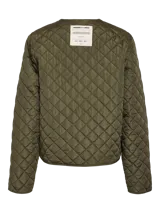 Chaqueta acolchada color verde militar, con cuello redondo y cierre frontal con lazos. Tiene bolsillos frontales y forro interior de poliéster.